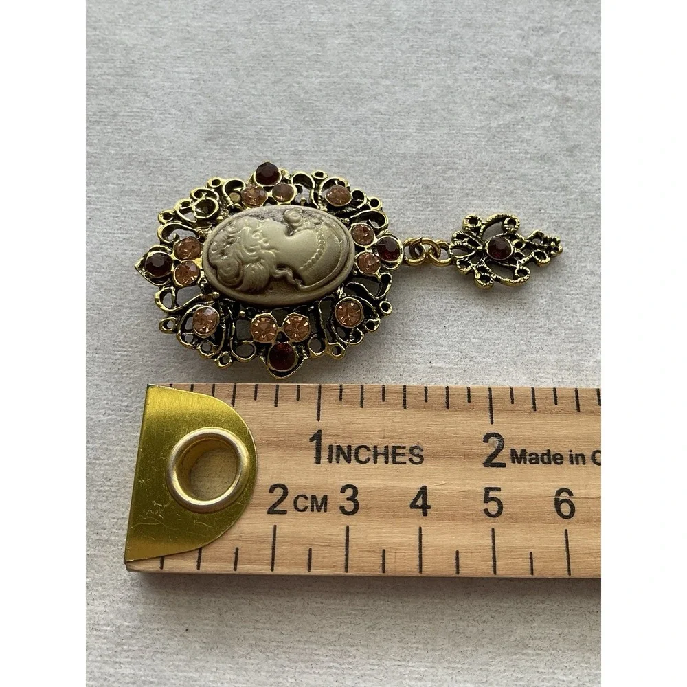 antique-style gold-tone cameo brooch Dangling Filigree Charm Vintage Estate Jewe